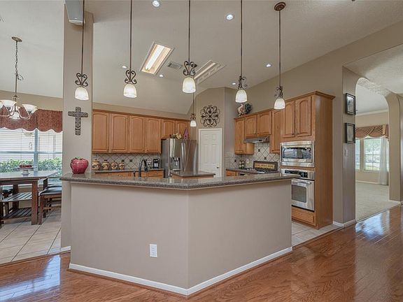 4th image of 113 Oak Creek Ln
