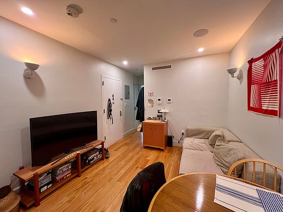 2nd image of 68A Clifton Pl Floor 3