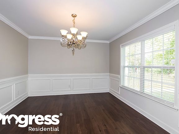 4th image of 4905 Stone Park Dr