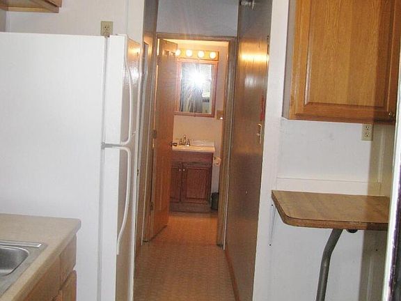 5th image of 609 W Cherry St