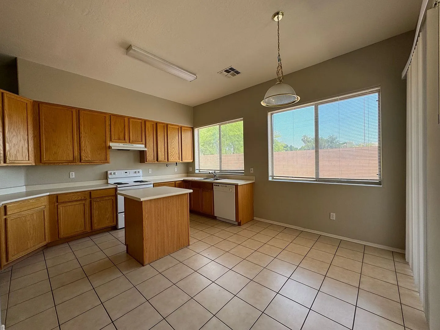3 Bedroom - 2 Bath - 1435 Sq. Ft. Home in Chandler — Photo 4