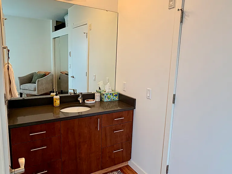 2351 Franklin Ave E #202 — Photo 16