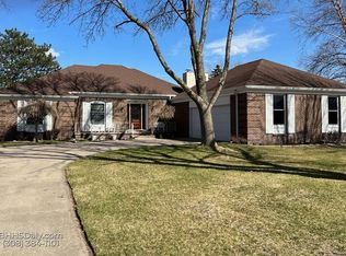 2317 Cottonwood Rd, Grand Island, NE 68801