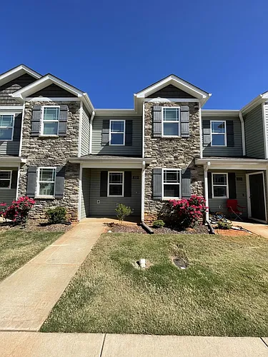 1028 Peony Ln Photo 1