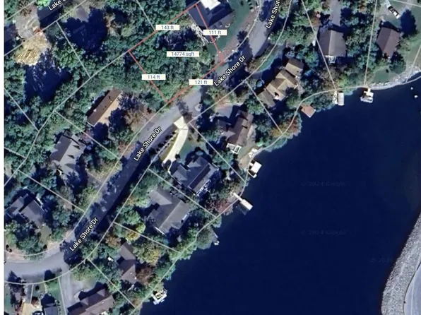 127 Lake Shore Dr, Cross Junction, VA 22625