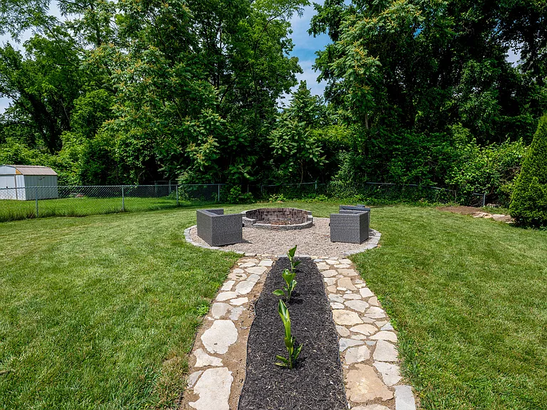 988 Yarger Dr — Photo 23