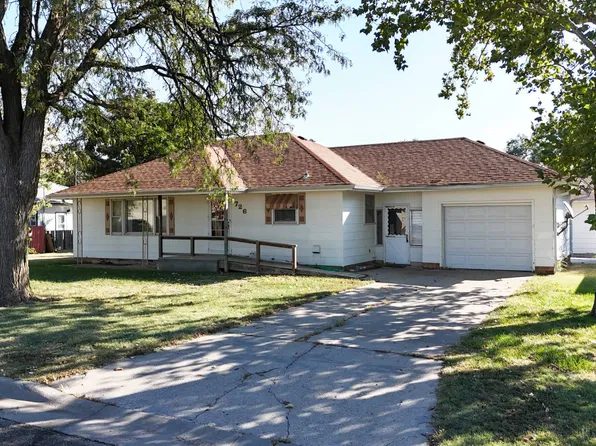 726 N Washington St, Beloit, KS 67420