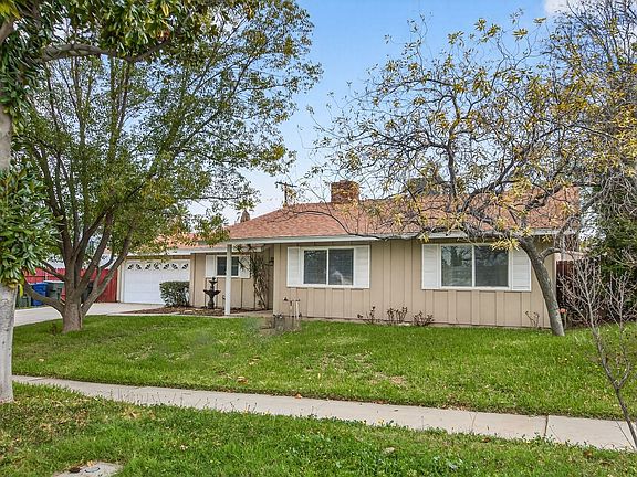 2nd image of 825 Banyan Dr