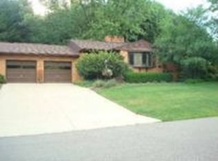 1142 Lakeview Rd NW, New Philadelphia, OH 44663