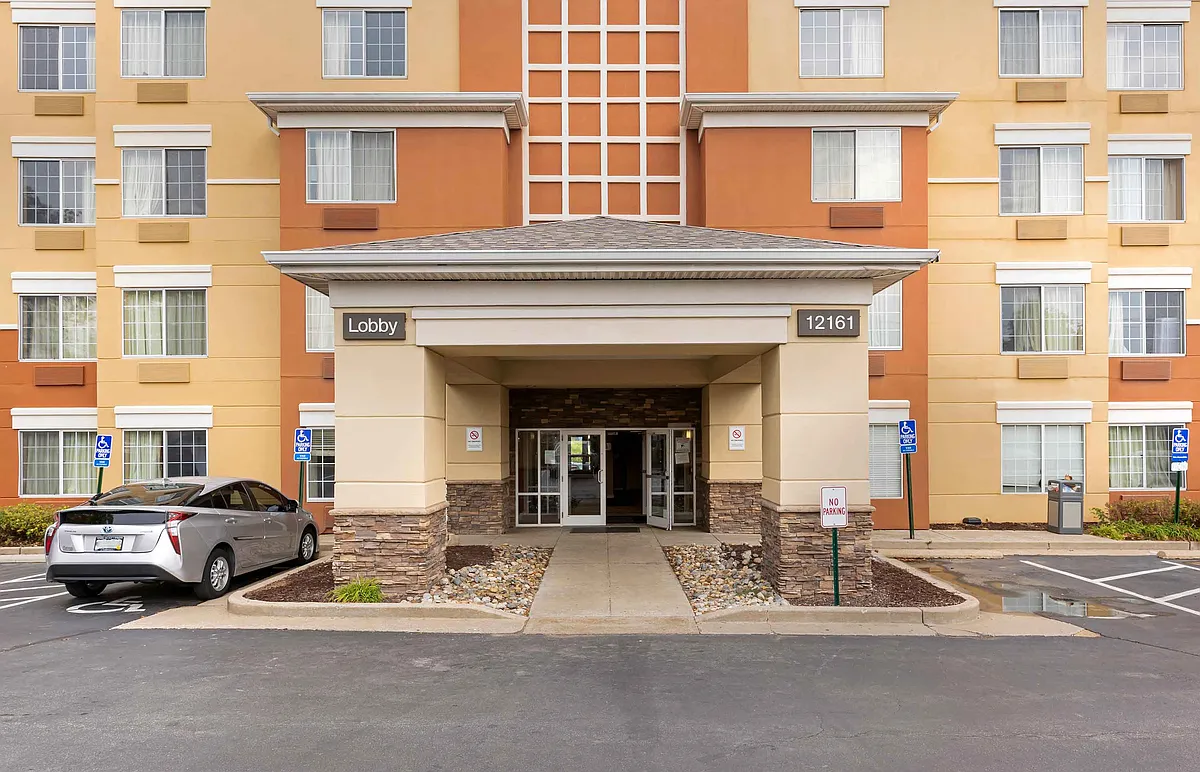 Exterior - St. Louis - Westport - Central