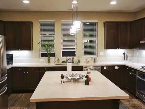 4th image of 1500 Mercado Way