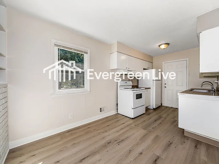 7276 N 34th St — Photo 11