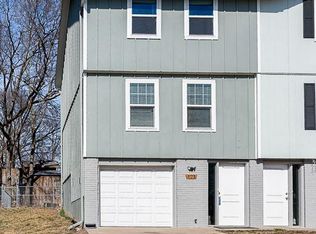121 Kindred Ave, Bonner Springs, KS 66012