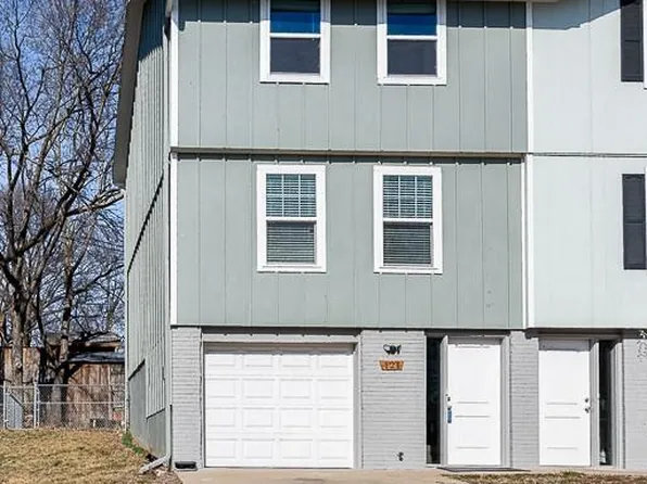 121 Kindred Ave, Bonner Springs, KS 66012