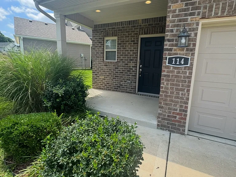 114 Stephen Dr — Photo 4