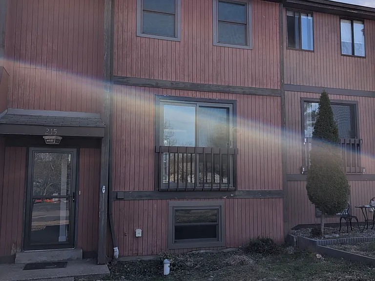 215 Parkwood Dr #MAIN — Photo 1