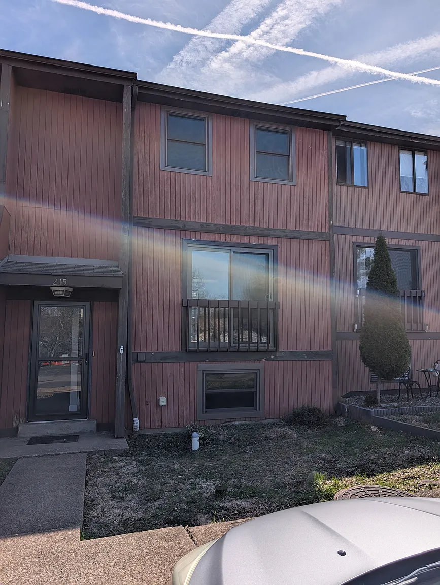 215 Parkwood Dr photo 1