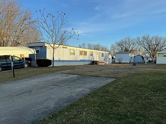 4th image of 814 Summit Dr