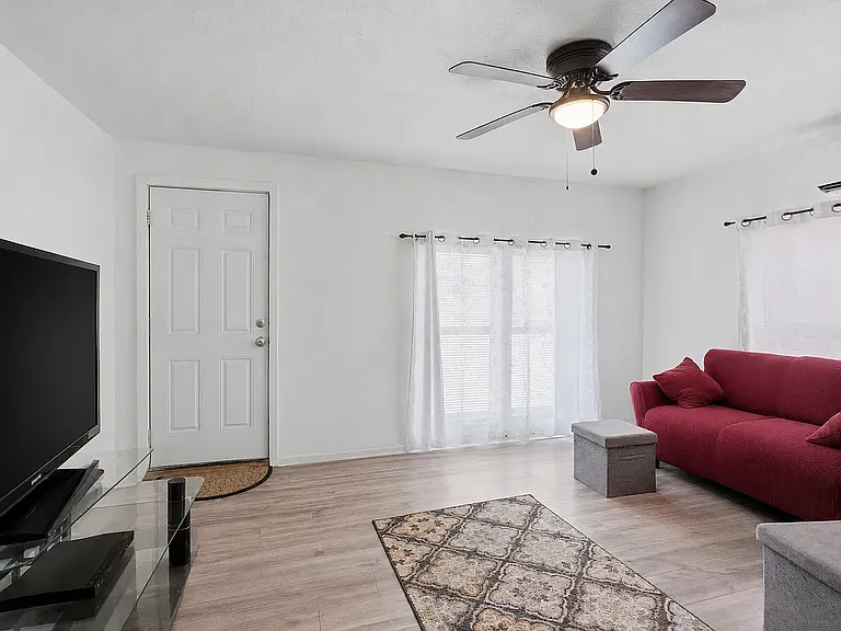 1034 Eldorado St — Photo 8