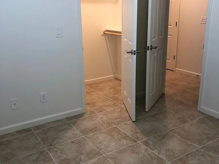 5880 N Robert Rd — Photo 17