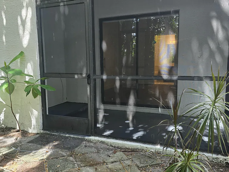 2445 SW 18th Ter #902 — Photo 12