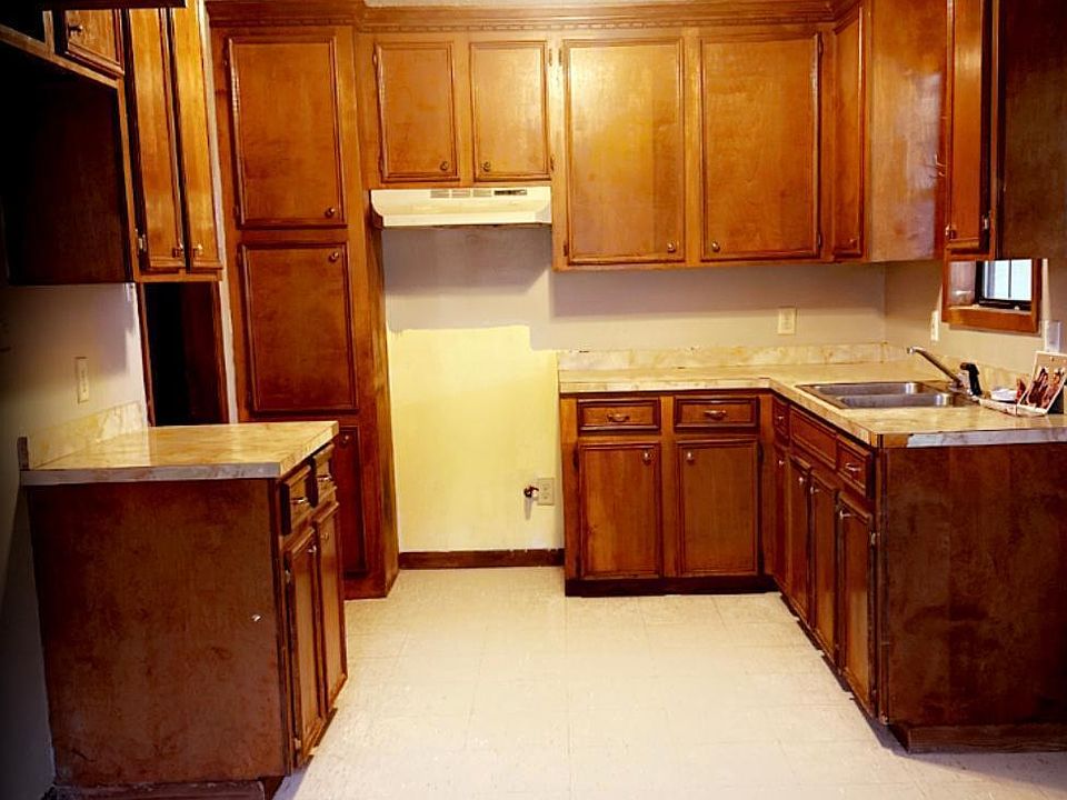 2nd image of 408 N George Lee Ave