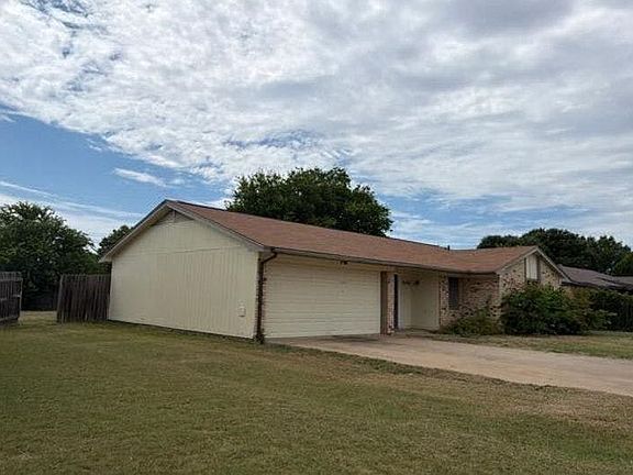 3rd image of 1906 Nimitz Dr