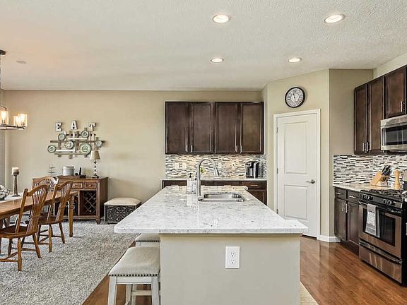 5th image of 4295 Bridgewater Grn