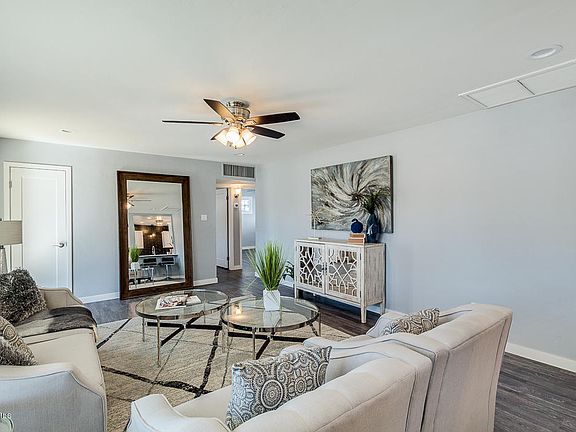 5th image of 3728 E Clarendon Ave