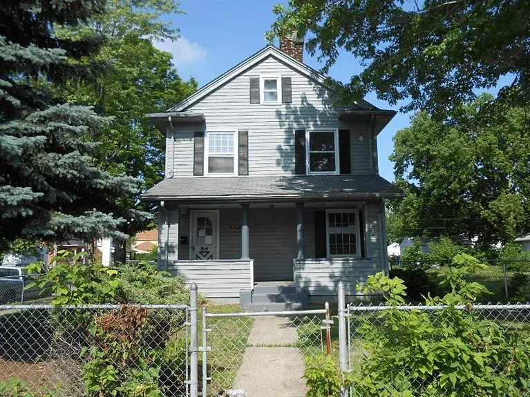 422 Moore St photo 1