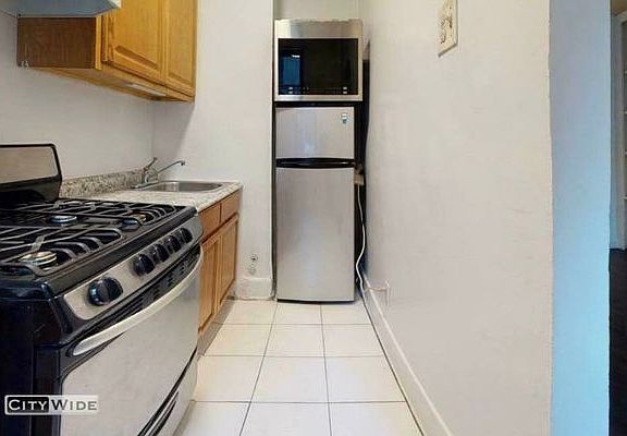 3rd image of 1007 2nd Ave #3RW
