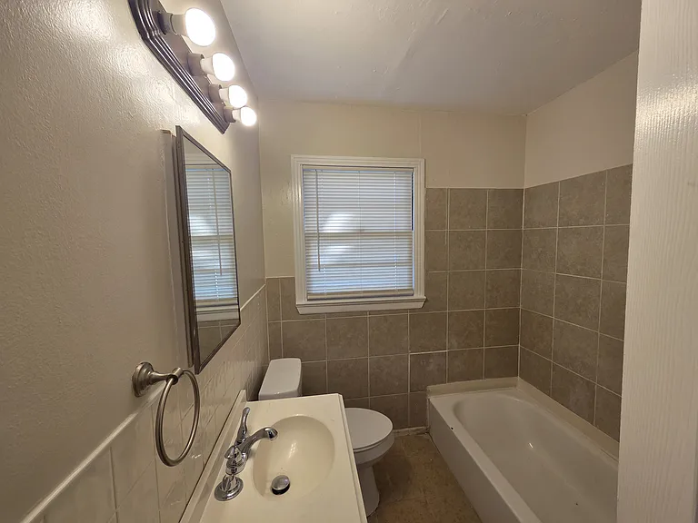 2639 Barbara St — Photo 8