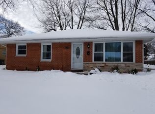 1222 Hiawatha Dr, Elgin, IL 60120