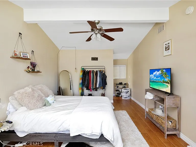526 N Emerald Dr — Photo 19