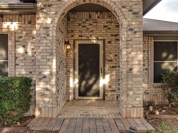 5th image of 1032 Hiawatha Ct