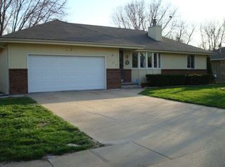 1009 Nelson Ln, Fremont, NE 68025