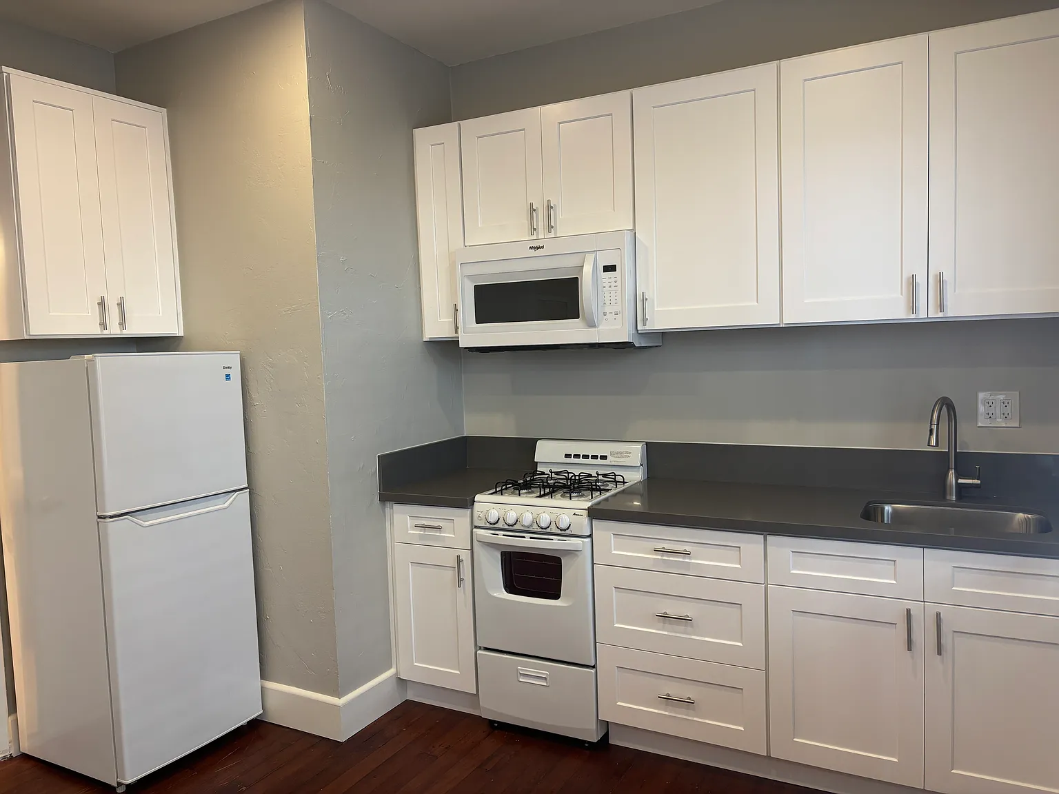 Studio, 400 sqft, $1,500 — Photo 1