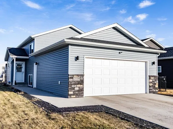 2119 Admiral Dr W, West Fargo, ND 58078