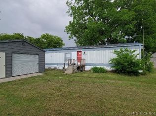409 S Willow St, Nowata, OK 74048