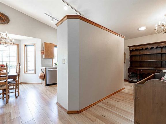 4th image of 2921 S Neel Pl