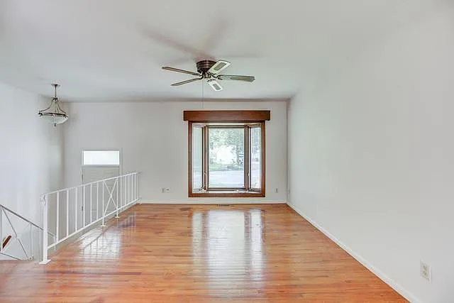 4 bed, 1.5 bath, 1870 sqft, $1,850 — Photo 2