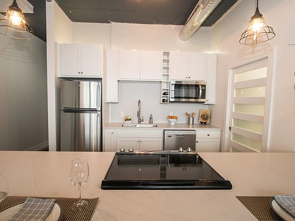 5th image of 206 North Ave #407