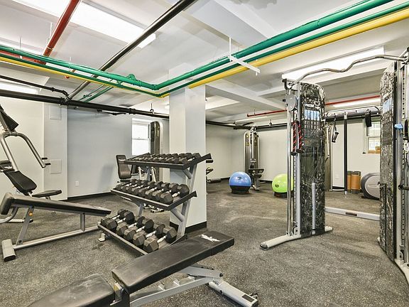 4th image of 3750 Hudson Manor Ter APT 6EE