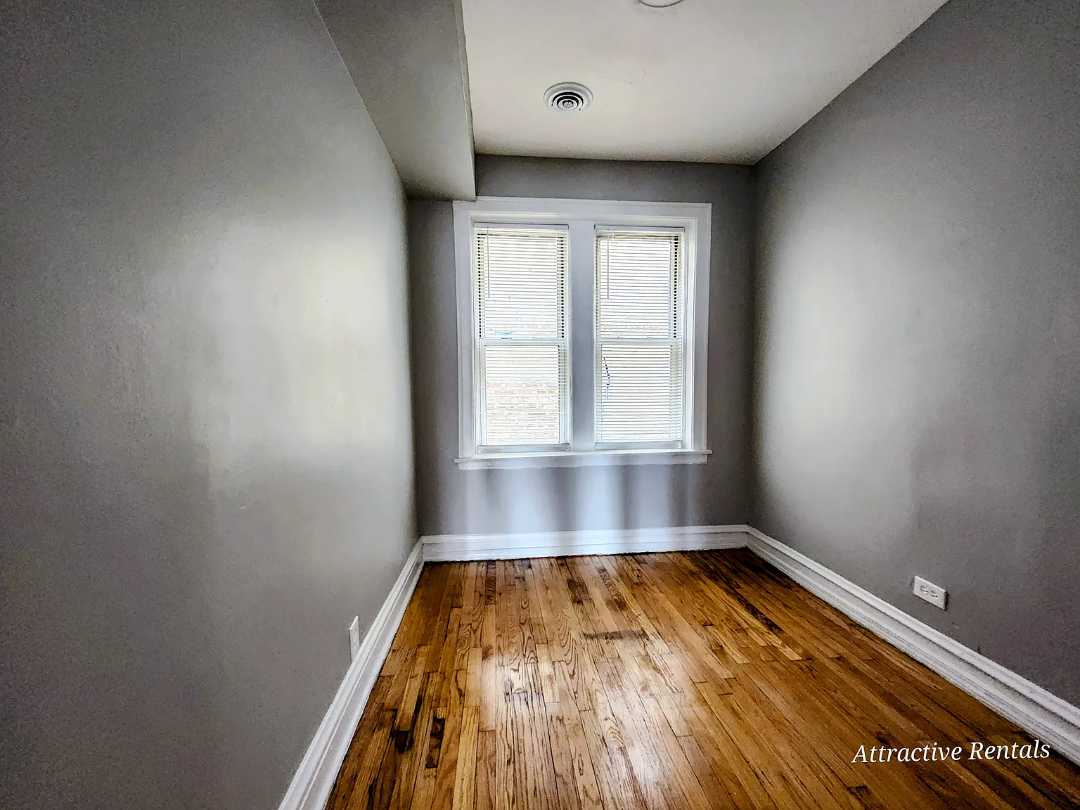 2 bed, 950 sqft, $1,400 — Photo 4