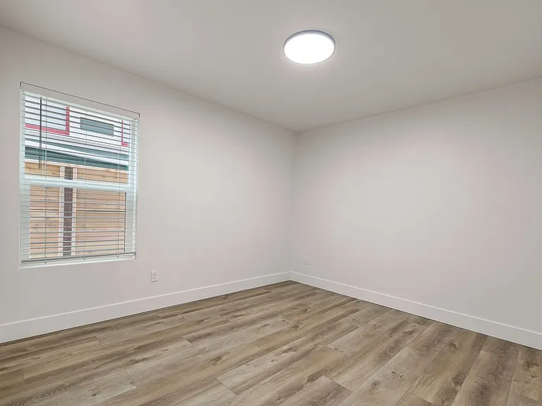 1129 Fawcett Ave — Photo 11