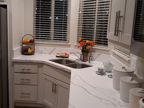 3rd image of 106 Candlewood Dr