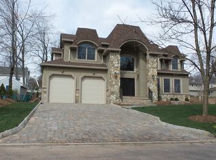 55 Knollwood Dr, Paramus, NJ 07652