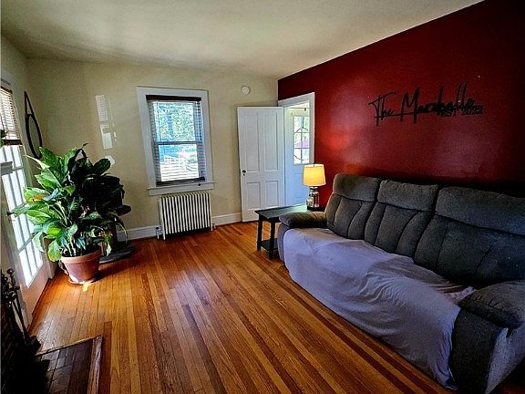 4th image of 402 Park Ave