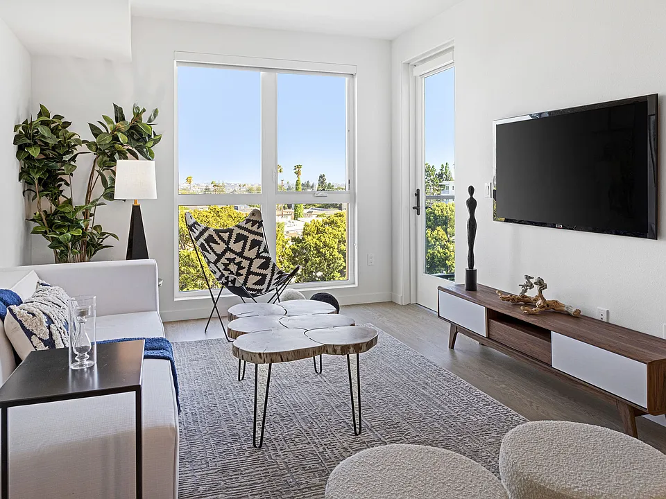 The Charlie Mar Vista apartments community photo