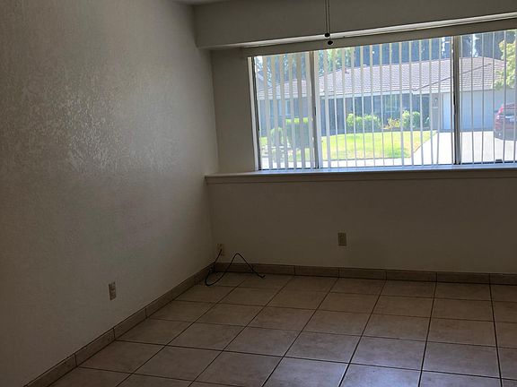 2nd image of 623 Rivercrest Dr